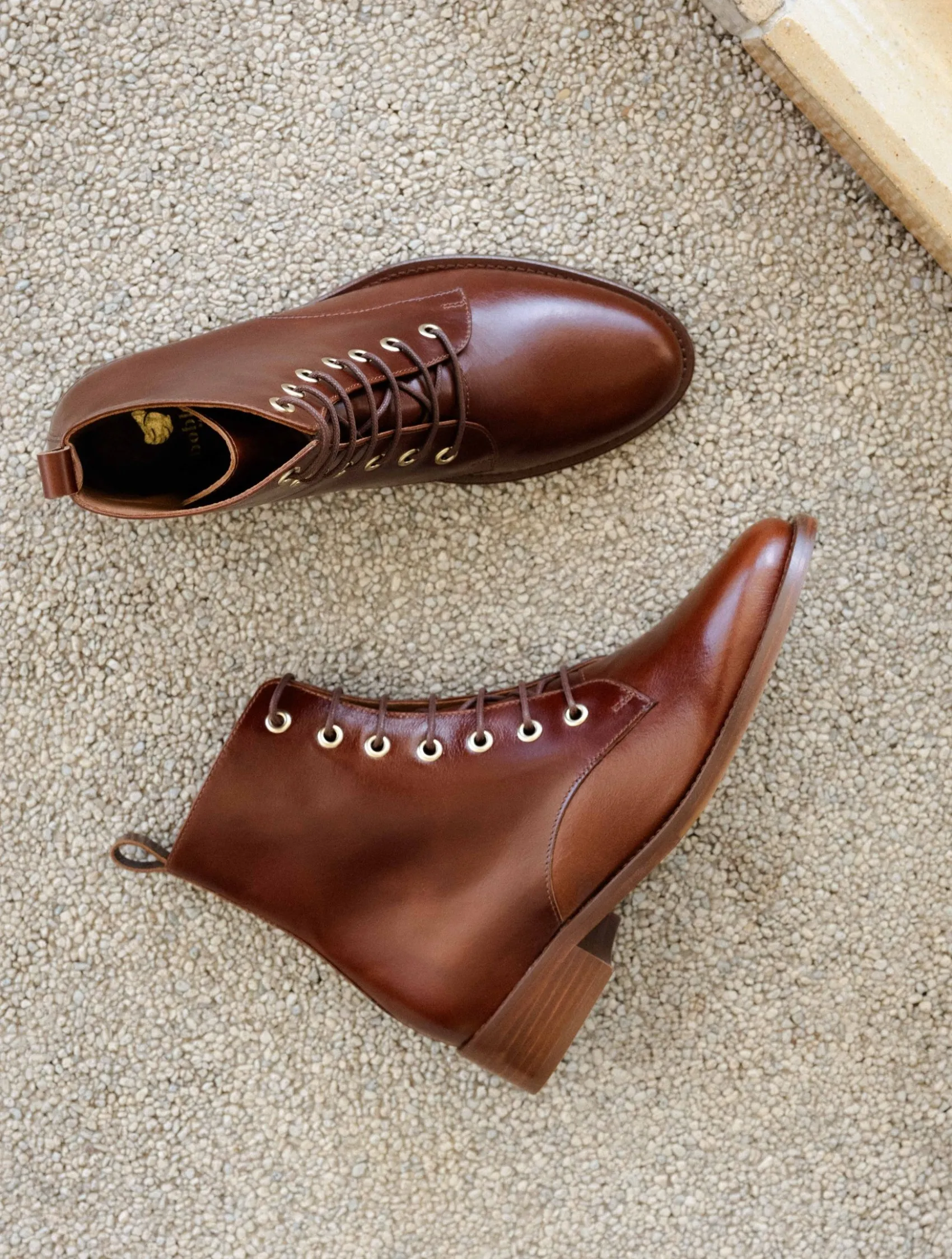 Femme Bobbies Doria