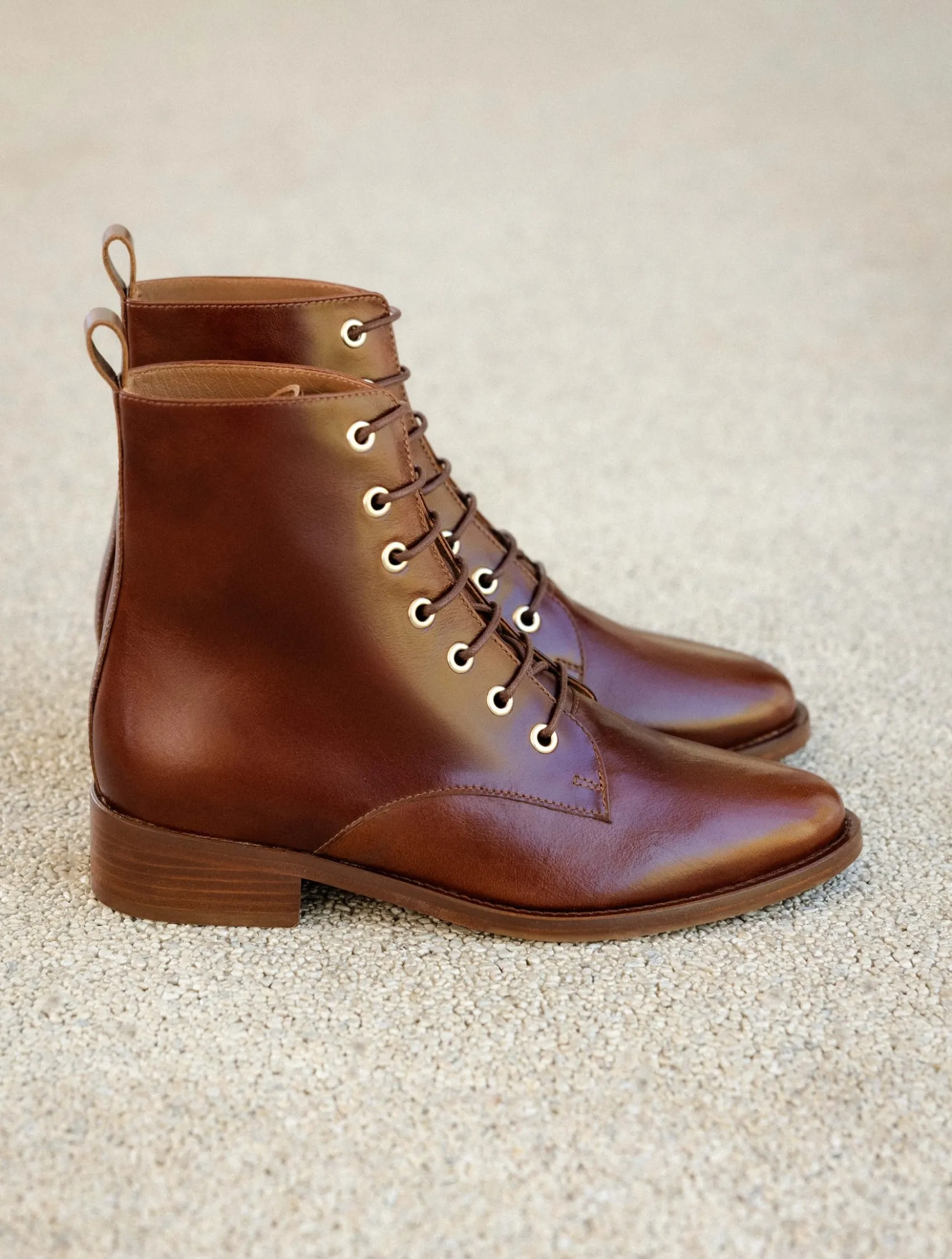 Femme Bobbies Doria
