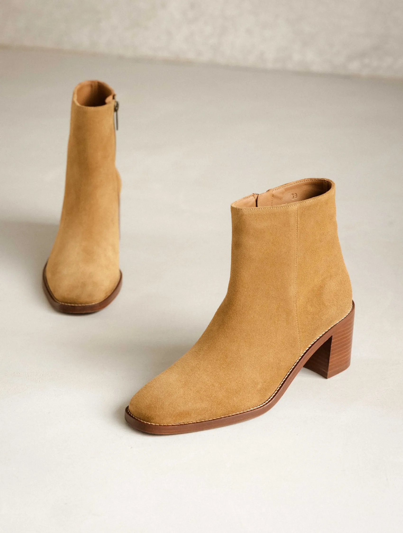 Femme Bobbies Sienna